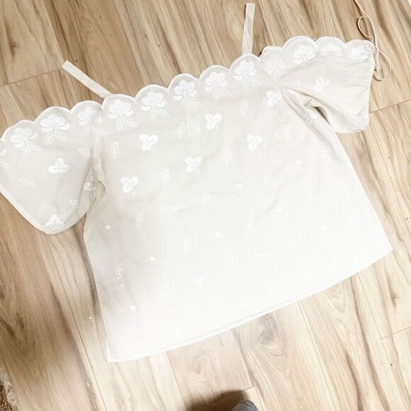 ANN TAYLOR | NWT Beige White Cold Shoulder Scallop Floral Blouse Top | Size XXL - Picture 1 of 5